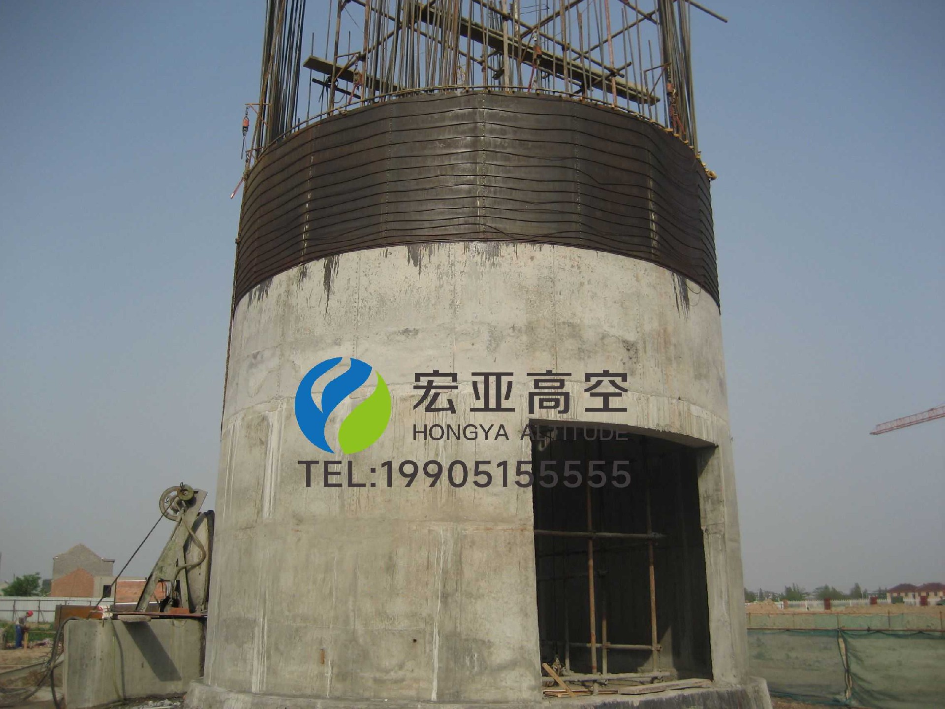 烟囱建设采用内砌外滑工艺施工